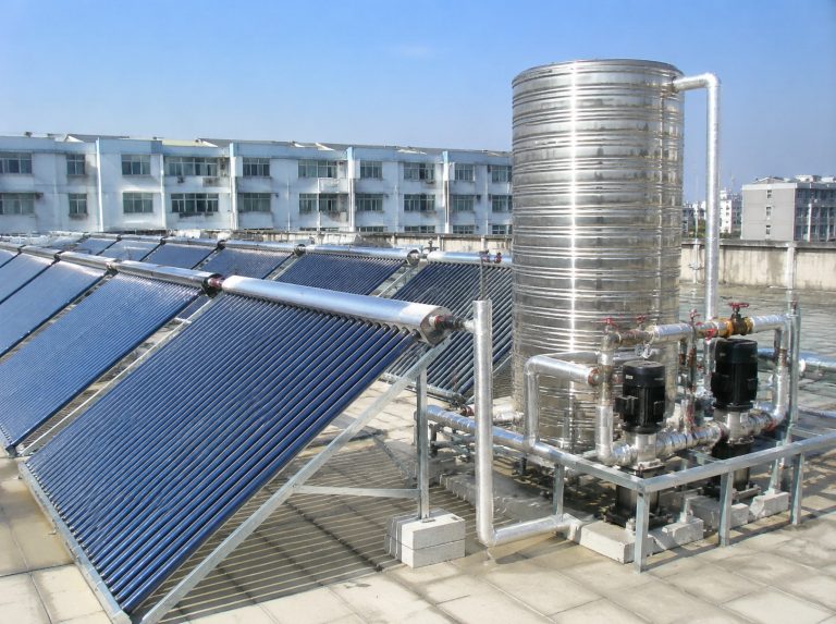 博爱县商用大容量真空管太阳能热水系统